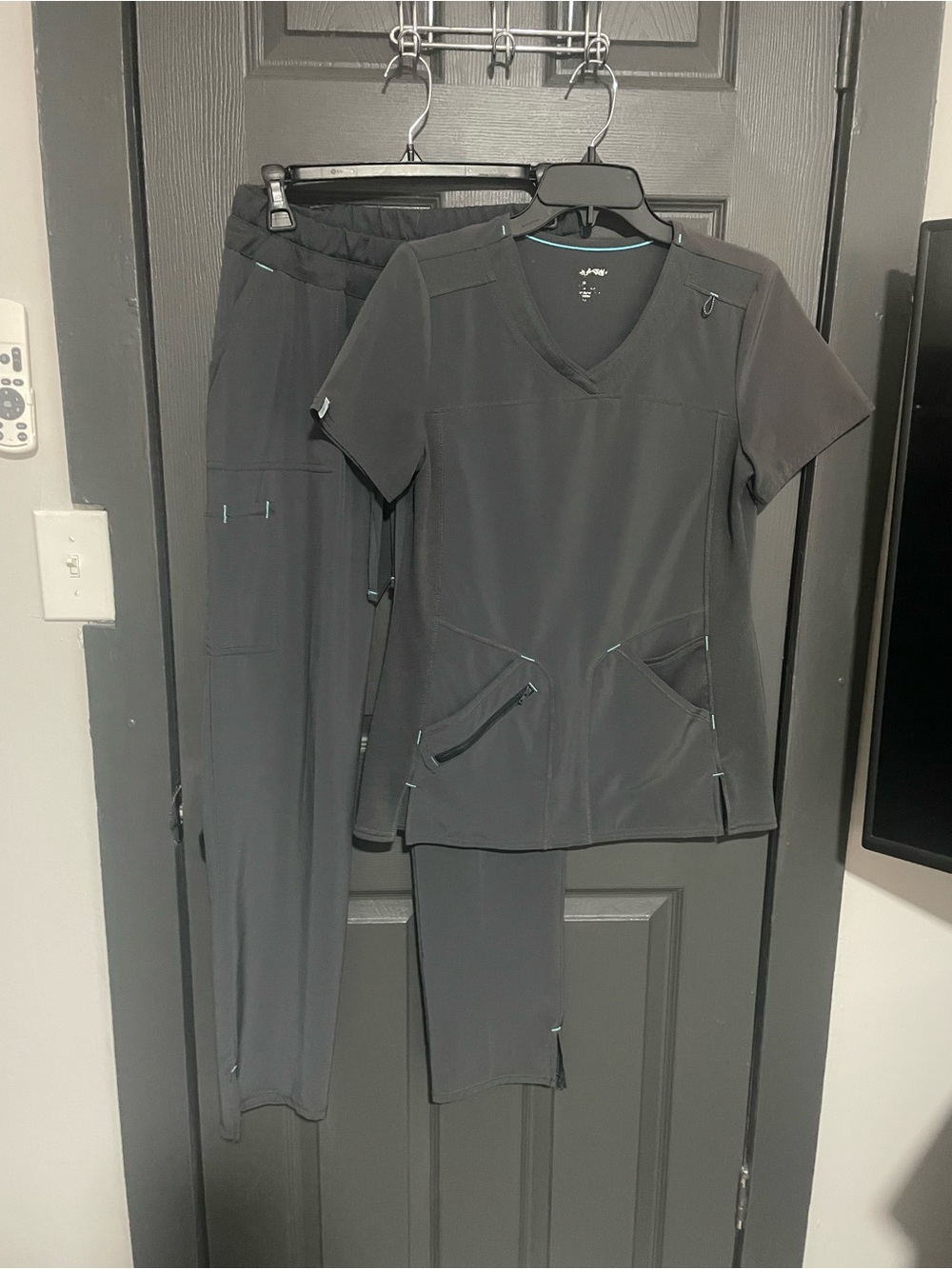 Women's Gray Utility Scrub Joggers and top- Comfortable Workwear